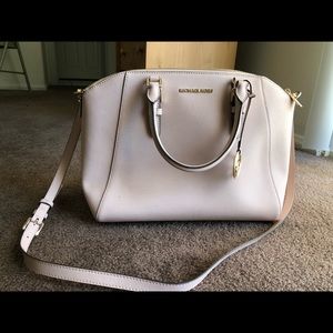 Micheal Kors bag. Used only a couple of times.